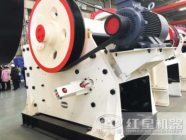 新一代CJ歐版顎式破碎機憑借高產(chǎn)、低耗迅速走紅市場