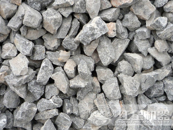 粉碎石灰石建議使用的大型礦石破碎機(jī)是鱷嘴式的，還是錘式的？