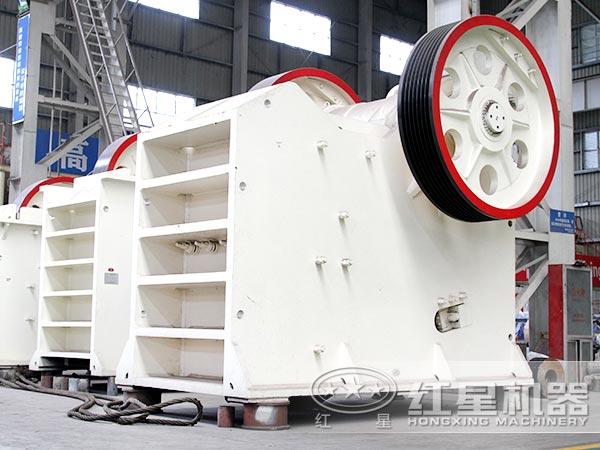 粉碎花崗巖選用750顎破機(jī)，效果不錯(cuò)，性價(jià)比更高