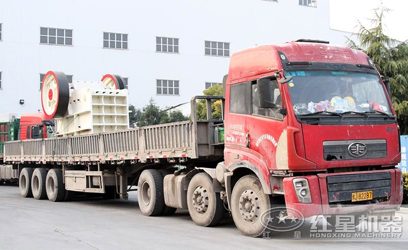 人工破碎混凝土用什么機器？選擇顎破機，大產(chǎn)量，運行可靠